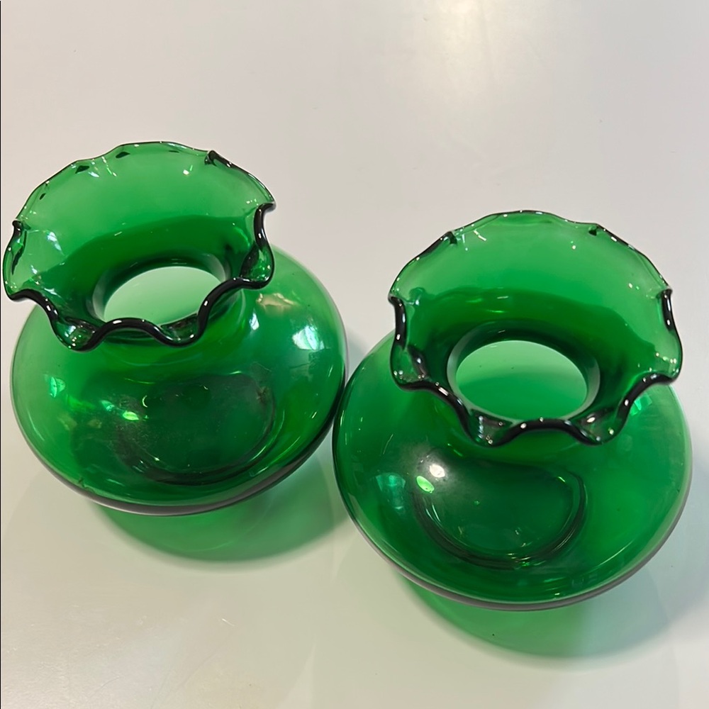 Anchor glass co. Pair of emerald green small vases. Vintage, great condition.